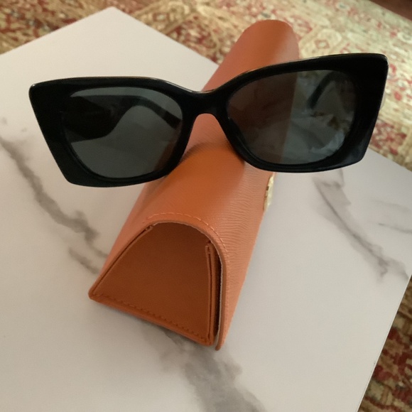 NWT.   Tory Burch sunglasses - Picture 11 of 16